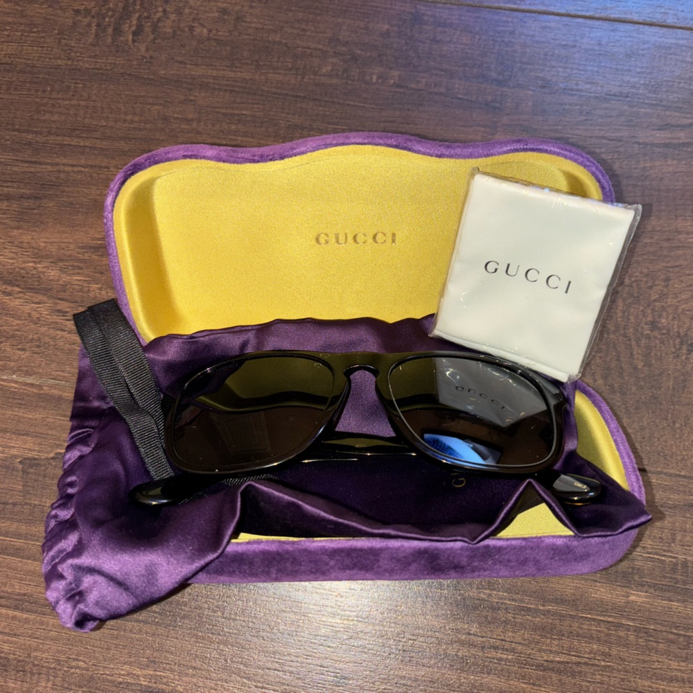 Gucci authentic unisex sunglasses